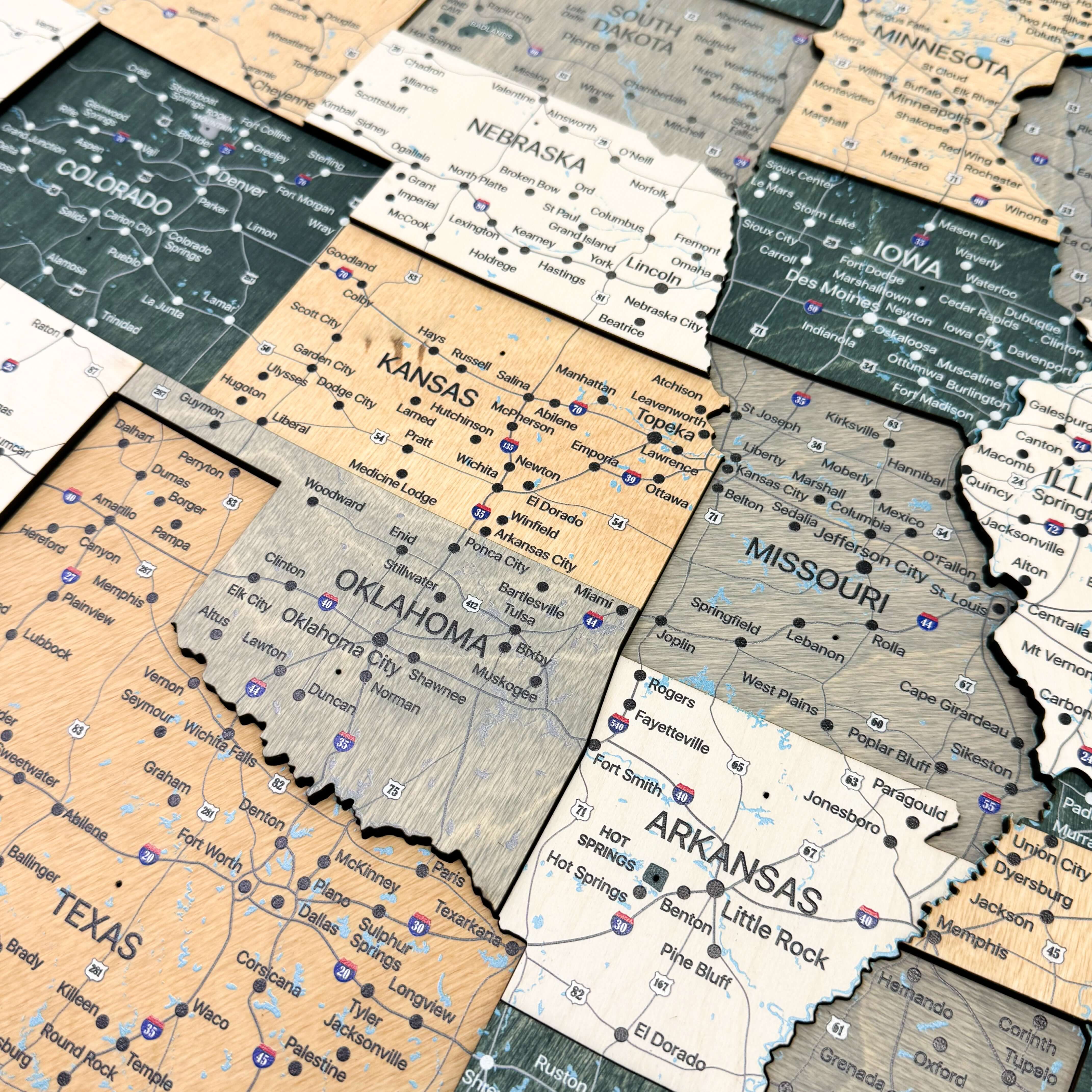 Holzkarte der USA – Boho-Stil mit Nationalparks